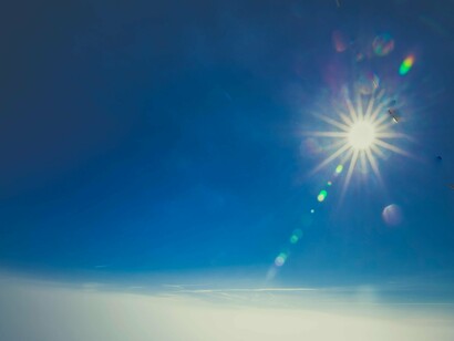 Il Sole irradia costantemente in modo fisso e immutabile come lo splendore dell’oro