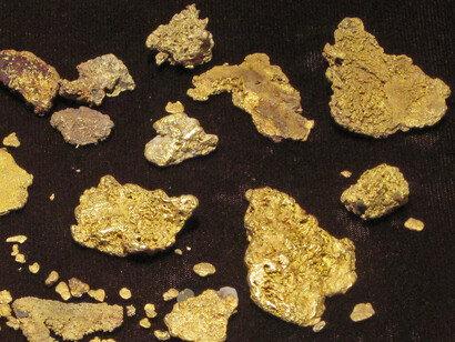 Pepitas de ouro reluzentes de Minas Gerais, Brasil, testemunhas silenciosas da saga da Inconfidência Mineira
