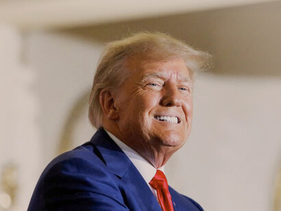 Donald John Trump es un empresario y político conservador estadounidense que ejerció como el 45º presidente de los Estados Unidos de América