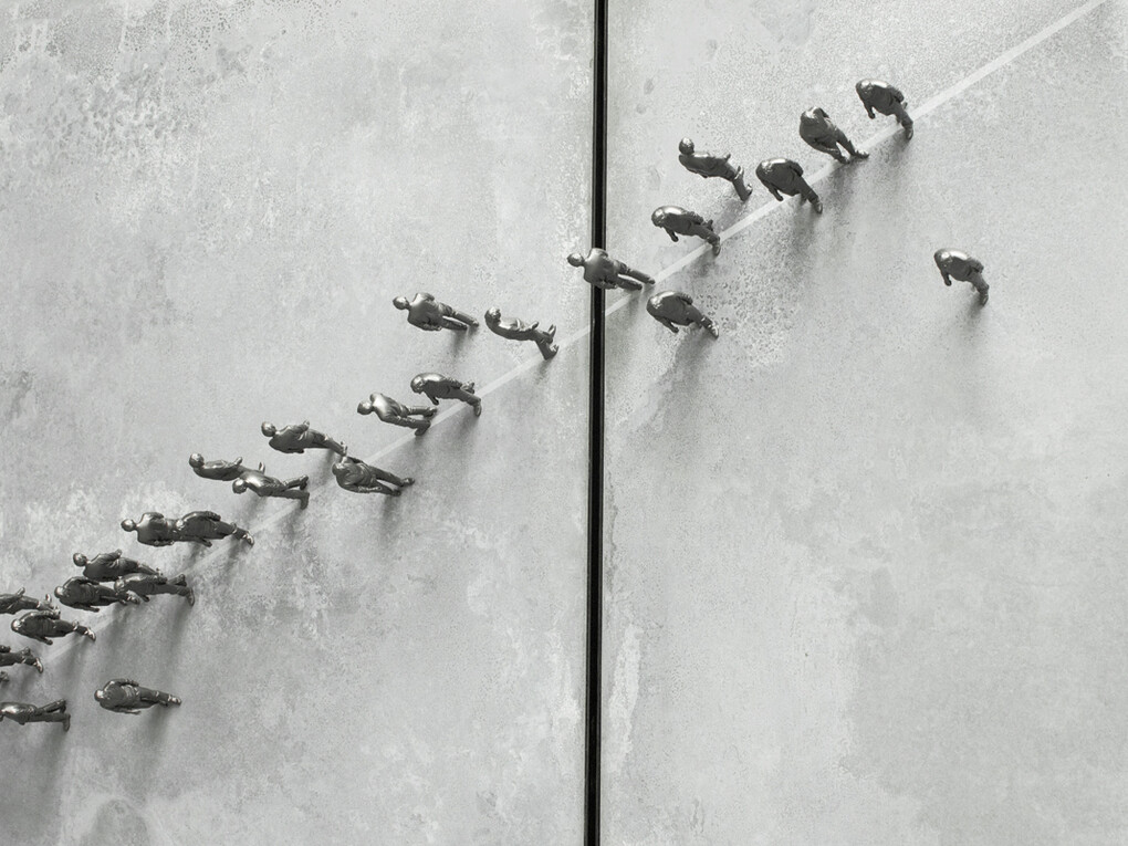 Peter Burke, Broken Line (detail), 2015, Lacquered cast steel figures & galvanised steel, Unique, signed, 120 x 240 cm (47.2 x 94.5 in.)
