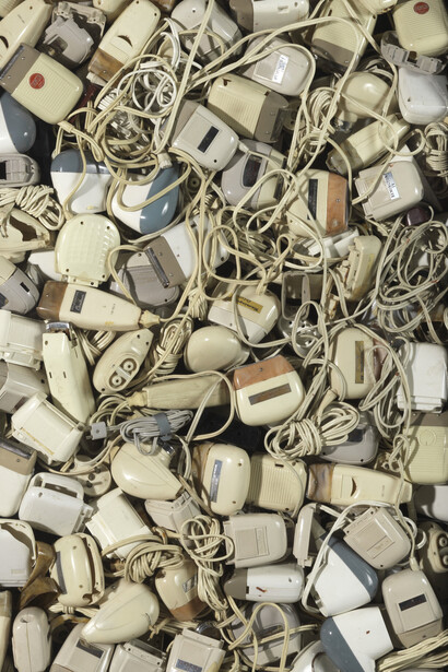 Malheur aux Barbus, 1960. Accumulation, rasoirs électriques dans une boîte en bois 101x60,5cm