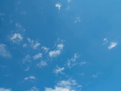 Il cielo visto dal basso nasconde il poeta e lo sovrasta: quale messaggio per me?
