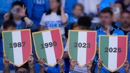 Con il quarto scudetto conquistato nel 2025, il Napoli consolida la sua presenza nell’élite del calcio italiano, dimostrando che il trionfo del 2023 non è stato un caso isolato, ma l’inizio di un ciclo vincente