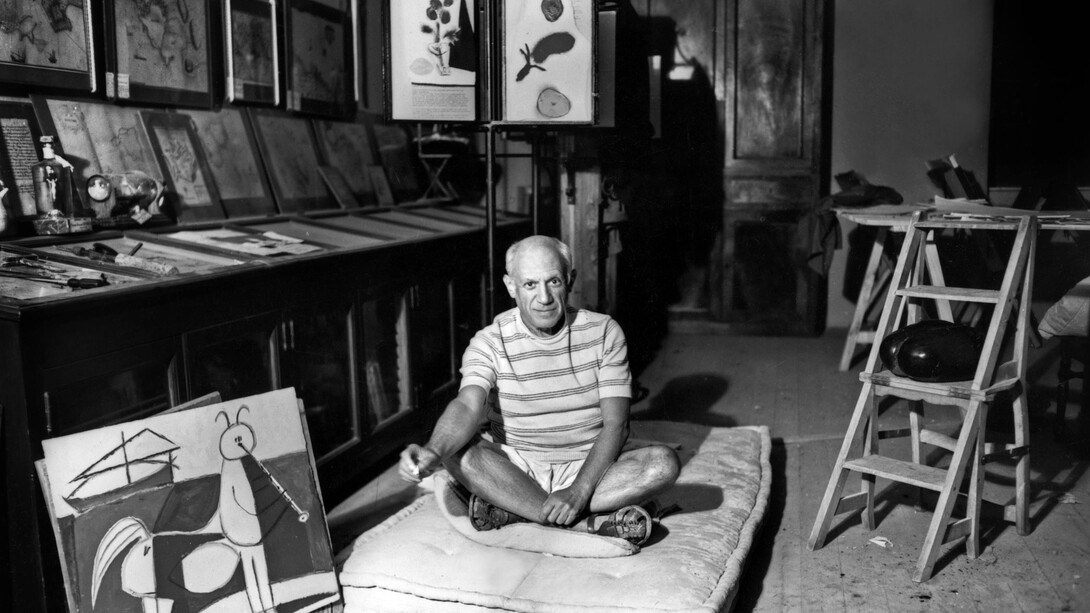 El pintor español, Pablo Picasso, en su atelier