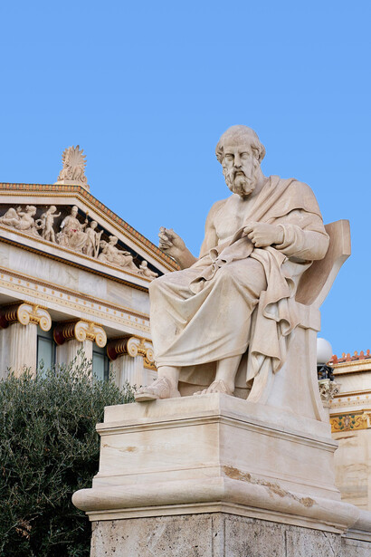 Estatua de Platón, uno de los principales filósofos de la historia. Obra de Leonidas Drosis, Academia de Atenas, Atenas, Grecia