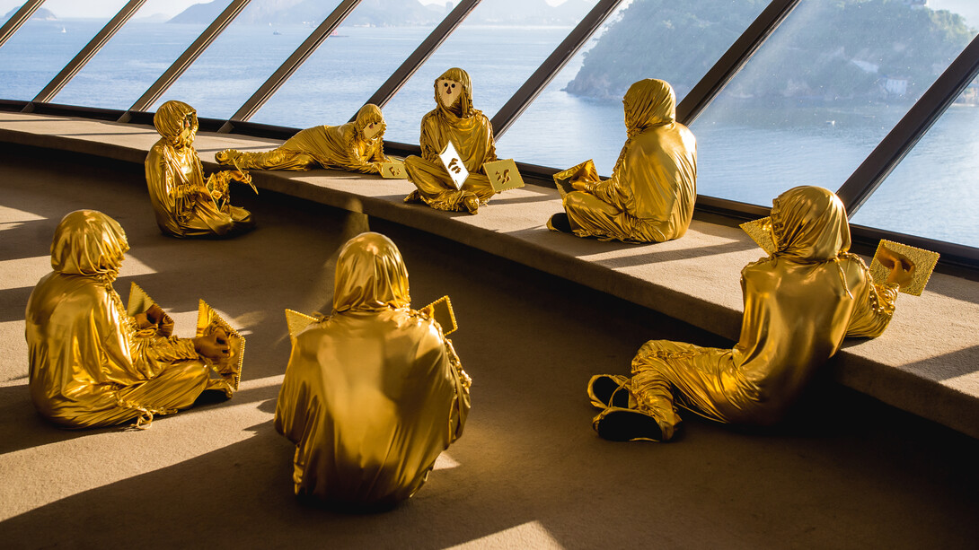 Eduardo Navarro, In collaboration with the sun, 2019. MAC Niterói, Rio de Janeiro. Courtesy of the artist and Nara Roesler, São Paulo. Photo: Margarita Ogolceva

