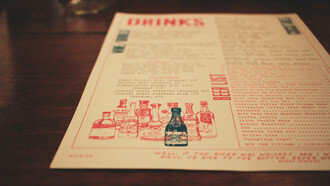 El menú es mucho más que un simple listado de platillos; se trata, más bien, de una de las herramientas más poderosas para influir en la experiencia del cliente