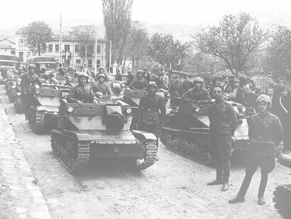 Colonna di carri CV33