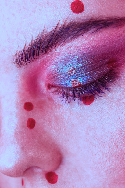 Modelo en una prueba de maquillaje