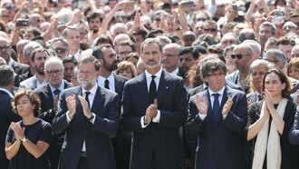 18 de agosto, plaza de Cataluña: el rey Felipe VI preside el minuto de silencio en honor de las víctimas del atentado en Barcelona 