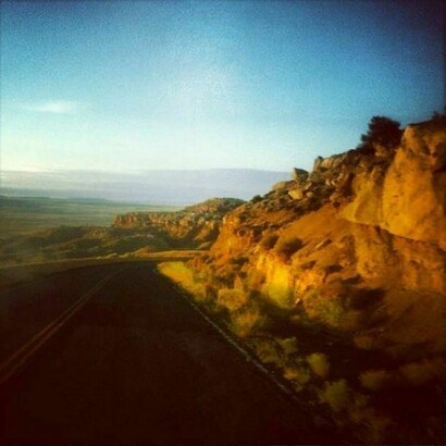 Pierre Servan-Schreiber lungo la strada verso il villaggio Hopi, Flagstaff, Arizona
