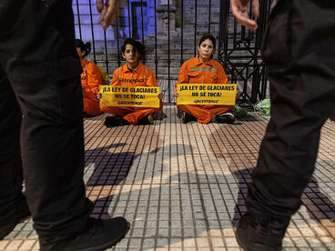 Miles de voces movilizadas en defensa de la Ley de Glaciares recuerdan que la participación social es un derecho frente a decisiones que comprometen el futuro. Fotografía: Sebastián Pani / Greenpeace