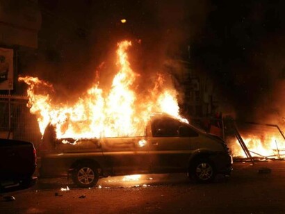 Auto date alle fiamme