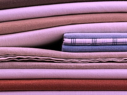 L'industria del fast fashion incentiva il consumo impulsivo, proponendo collezioni sempre nuove e a prezzi accessibili

