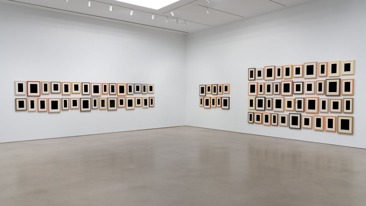 Allan McCollum, A moment in time: plaster surrogates, exhibition view. Courtesy of Petzel Gallery