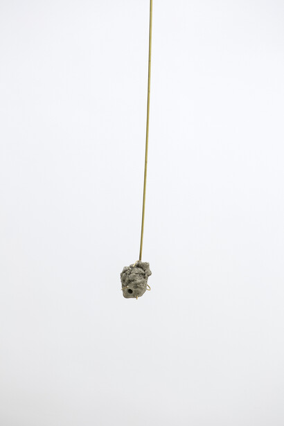 Petrit Halilaj, Si Okarina e Runikut, 2014, Brass, ocarina in clay, 257 x 7 x 8 cm, View of the exhibition (detail)  « Yes but the sea is attached to the earth and it never floats around in space. The stars would turn off and what about my planet? », Kamel Mennour, Paris, 2014, © Petrit Halilaj, Photo: Fabrice Seixas
Courtesy the artist and Kamel Mennour, Paris
