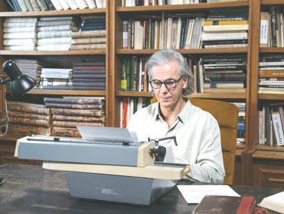 Muy pocos de los llamados trabajadores intelectuales (adjetivo) son intelectuales (sustantivo); no se trata tanto de una profesión sino más bien de una vocación