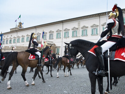 Moltissimi, da diverso tempo, si sono stancati di essere rappresentati da queste marionette politiche