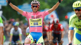 Alberto Contador con la maglia rosa del Giro de Italia