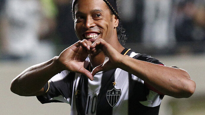 Ronaldinho durante el partido que lo enfrentó en Bogotá al Independiente Santa Fe