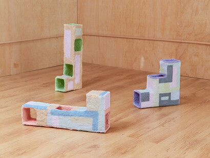 A shape made through its unraveling, Exhibition view. Courtesy of Ochi Projects