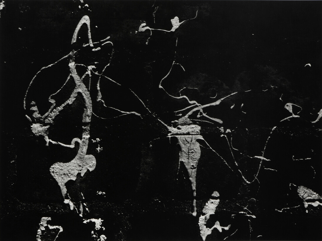 Aaron Siskind, Chicago 8, 1948. Photograph. Mark Ranney Memorial Fund. Aaron Siskind Foundation, courtesy Bruce Silverstein Gallery