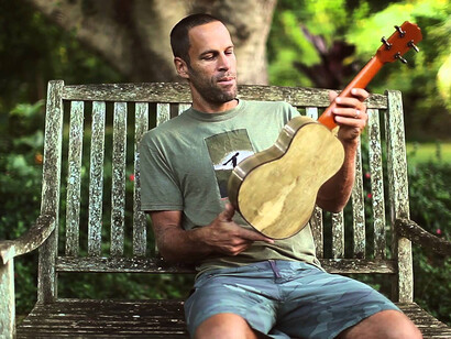 Jack Johnson with an ukulele