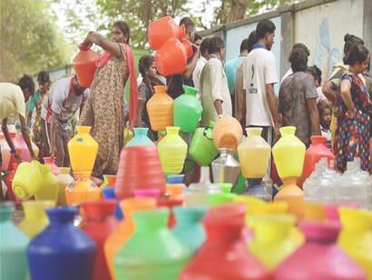 Aunque el gobierno municipal ha trabajado para dar prioridad a los hogares de bajos recursos, los habitantes que reservan las pipas del gobierno esperan hasta un mes para recibir el agua