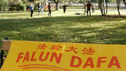 Il Falun Gong è una pratica spirituale cinese che unisce meditazione, esercizi lenti e principi morali come Verità, Compassione e Tolleranza