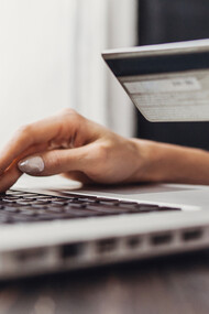 L’e-commerce permette la vendita di un prodotto senza l’intermediazione di una figura umana