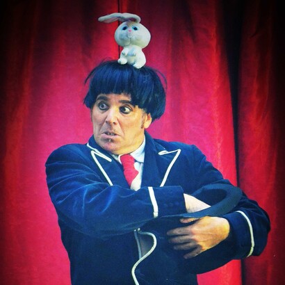 Convierten lo que podía ser un espectáculo tradicional de payasos en un derroche de creatividad, de alegría, para todos los públicos