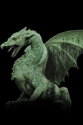 A caverna misteriosa, com seus sons e sombras, se transforma no cenário de uma grande aventura onde a imaginação dos primos os leva a enfrentar o dragão