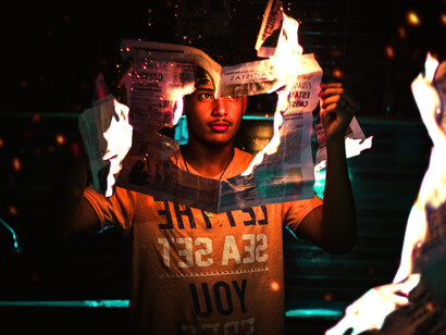 El difícil arte de sobrevivir: leer y releer, cocinar, ir al cine, caminar mucho en buena compañía