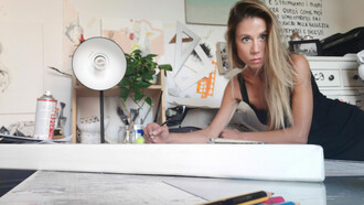 Valentina Biasetti nel suo studio