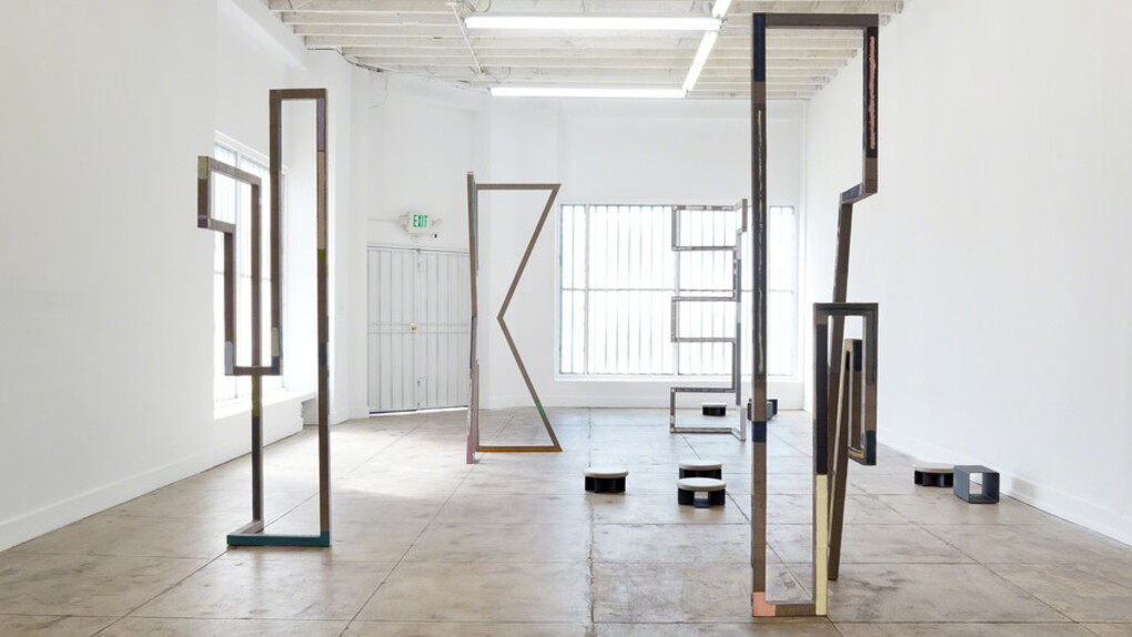 A shape made through its unraveling, Exhibition view. Courtesy of Ochi Projects