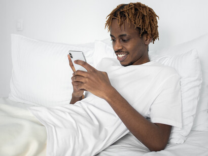 Usuário testa novos recursos da plataforma X