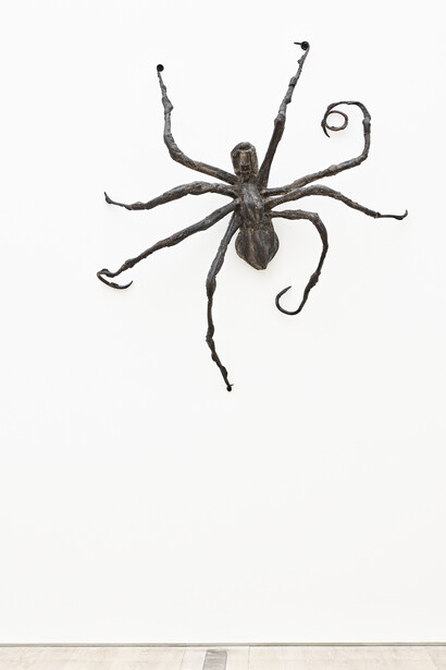 Louise Bourgeois, Spider IV, 1996. Courtesy of Fondation Beyeler