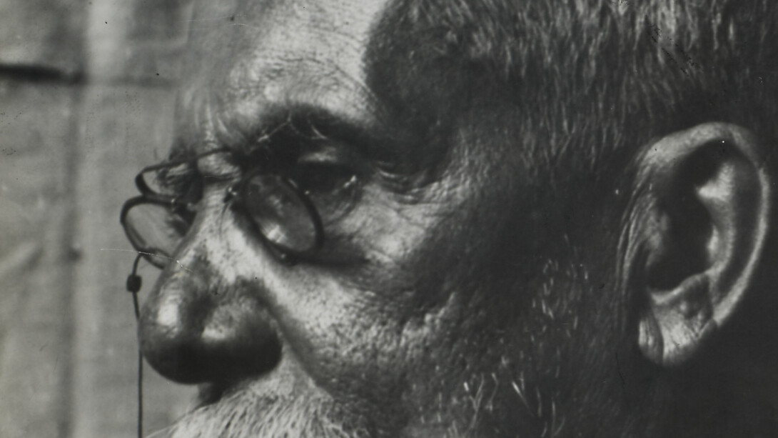 Courtney Henning, influenciadora no TikTok, viralizou ao compartilhar sua paixão por "Memórias Póstumas de Brás Cubas". Sua jornada literária inspirou muitos a redescobrir esta obra de Machado de Assis, agora um sucesso mundial na Amazon