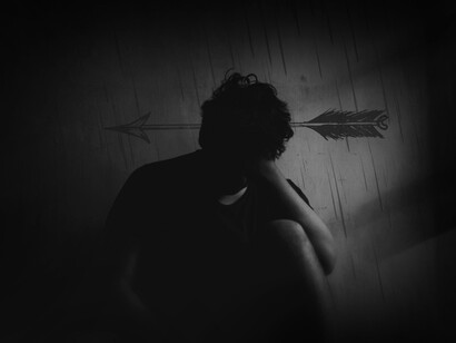 El problema del 'overthinking' es que nos paraliza para seguir avanzando. Bloquea nuestro crecimiento personal y nuestro equilibrio emocional