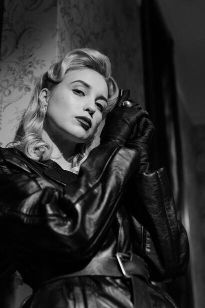 Donna con pistola. La ribelle silenziosa: la vera storia di Agatha Christie e il suo personaggio rivoluzionario