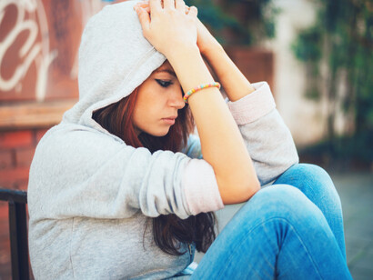 A teen girl experiencing memory loss can result in disorientation