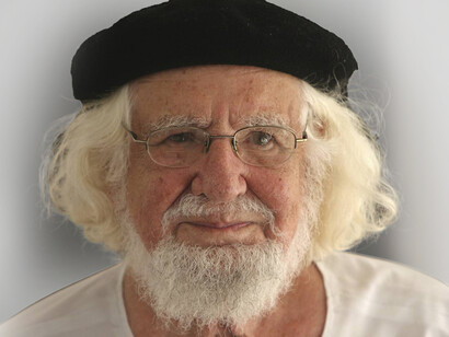 Ernesto Cardenal fue sancionado por el Vaticano y proscrito por el sandinismo gobernante, debido a su fidelidad a la Teología de la Liberación y su postura crítica frente al poder
