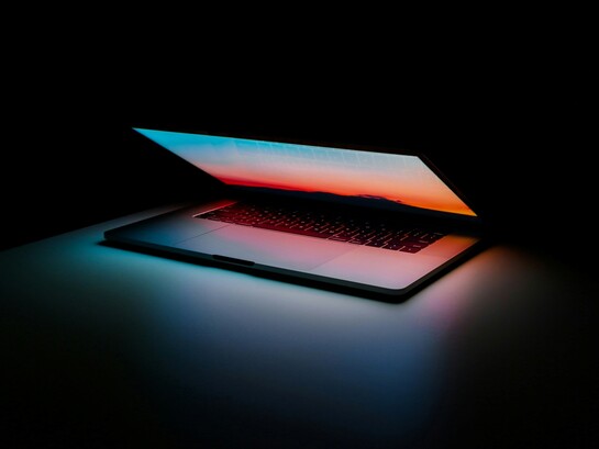 Per molto tempo l’Europa è rimasta in una posizione di debolezza di fronte al dominio dei grandi colossi tecnologici nel mercato digitale globale