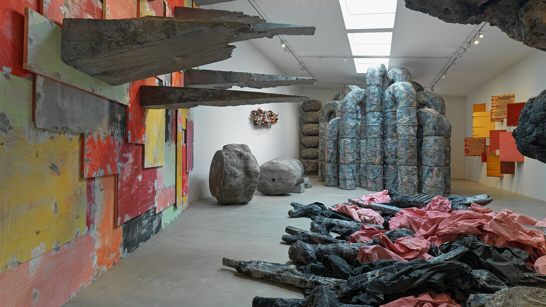 Phyllida Barlow, unscripted, exhibition view. Courtesy of Hauser & Wirth Gallery