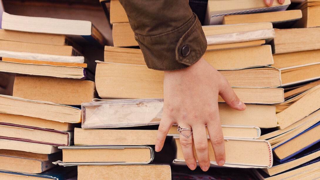 Cada libro inicia un recorrido que también pasa por el mercado