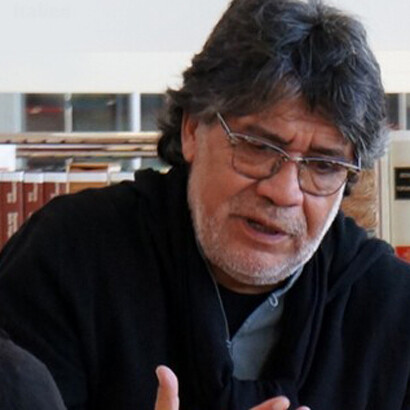 Tenía 47 años y habían pasado siete desde la publicación de *El viejo que leía novelas de amor*, su libro más famoso. Luis Sepúlveda empezó a colaborar con una columna en *Il Messaggero* en 1996, tras la invitación de quien había sido nombrado director poco antes, Pietro Calabrese