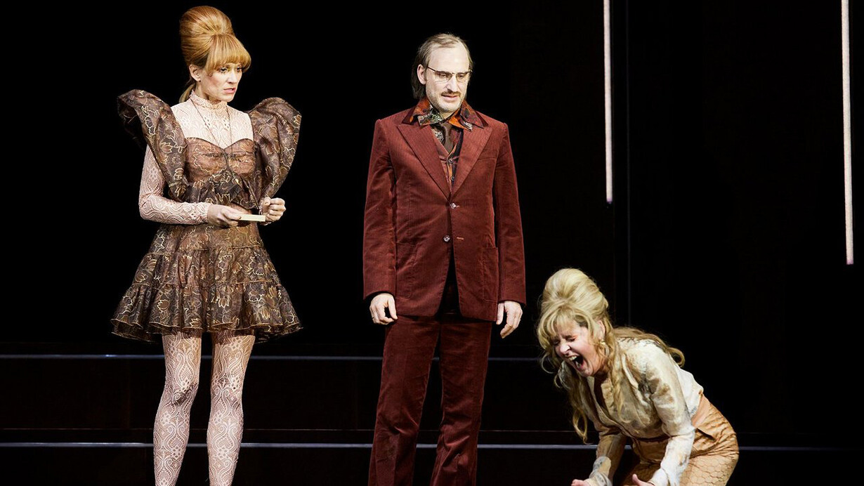 Die katze auf dem heißen blechdach. Mit freundlicher genehmigung des Deutschen Theaters