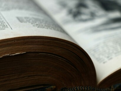 Il compito della poesia, della scrittura poetica, è quello di ricordare e affermare la parola come principio base dell’essere umano