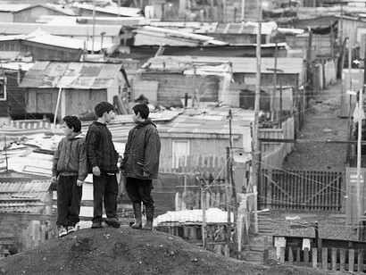 Las ciudades están colmadas por millones de pobres, expulsados del campo, sin poder ser absorbidos por la industria y el sistema económico