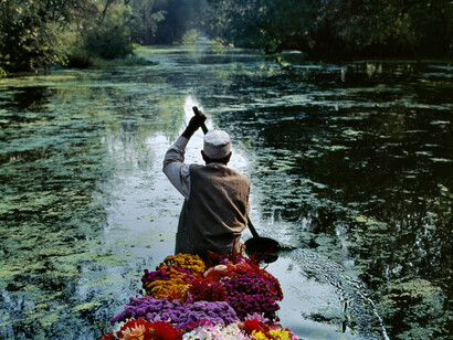Flower Seller, Dal Lake, Srinagar, Kashmire, 1996. (Detail) © Steve Mccurry. Image courtesy of Huxley-Parlour Gallery